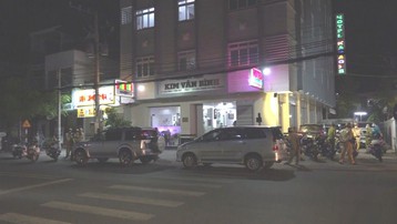 Bắt quả tang 3 cặp nam nữ mua bán dâm tại khách sạn Kim Vân Bình