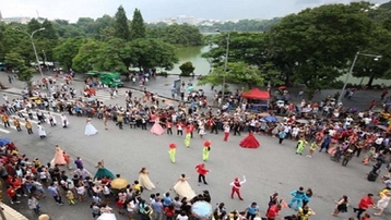 Festival nghệ thuật hữu nghị quốc tế 2020 tại Phố đi bộ hồ Hoàn Kiếm