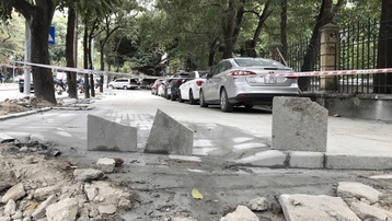 Hà Nội nên thu hồi giấy phép bãi xe "giày xéo" vỉa hè lát đá tự nhiên?