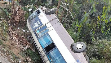 Xe khách lao xuống vực ở Điện Biên, may mắn không có thương vong