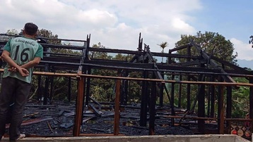 Hỏa hoạn thiêu rụi ngôi nhà sàn ở Hòa Bình