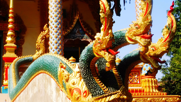 Độc đáo những bức tượng rắn trong chùa ở Viêng Chăn