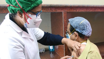 Ấn Độ: 580 trường hợp phản ứng thuốc, 2 người tử vong sau 3 ngày tiêm vaccine Covid-19