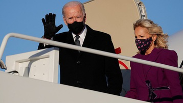 Ông Biden tạm biệt quê nhà, đến Washington bắt đầu các nghi thức nhậm chức