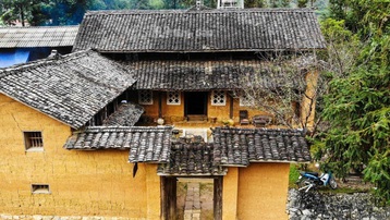 Căn nhà cổ trăm tuổi tại Hà Giang