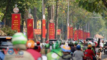 Đường phố TPHCM lung linh rực rỡ cờ hoa chào mừng Đại hội Đảng toàn quốc lần thứ 13