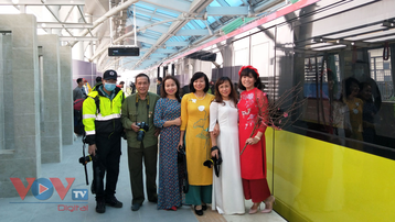 Đoàn tàu đường sắt Nhổn - ga Hà Nội: Tiện nghi, hiện đại, ai tham quan cũng hài lòng