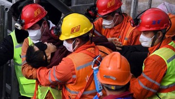 Vụ sập mỏ Trung Quốc: Cứu sống 11 người, đang tìm kiếm những người còn lại