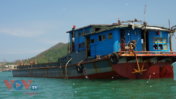 Ngư dân Bình Định phát hiện tàu hàng vô chủ trôi dạt trên biển