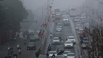 Sương mù dày, không khí Hà Nội lại ô nhiễm