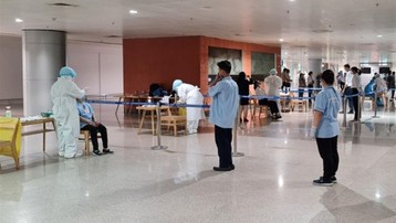 TP.HCM xét nghiệm COVID-19 toàn bộ nhân viên làm việc tại sân bay Tân Sơn Nhất