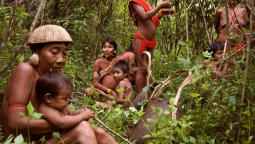 Những tập tục kỳ lạ của bộ tộc sống biệt lập trong rừng sâu Amazon