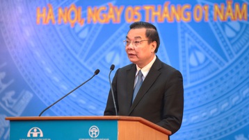 Chủ tịch Hà Nội yêu cầu xử lý phương tiện đi lên vỉa hè