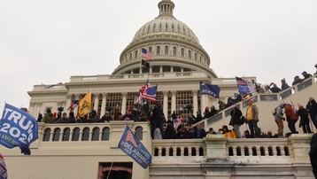 Hàng nghìn người biểu tình gây hỗn loạn khi Quốc hội Mỹ họp công bố Tổng thống Mỹ nhiệm kỳ mới