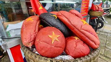 'Bánh mì yêu nước' ấm lòng người lao động nghèo ở Đà Nẵng