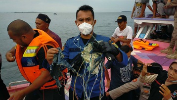 Indonesia: Đã tìm thấy các mảnh vỡ của máy bay bị mất liên lạc