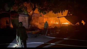 Hải Phòng: Cháy lớn tại Chợ Núi Đèo, hàng trăm ki-ốt bị thiêu rụi