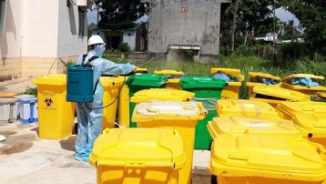 Làm rõ quy trình thu gom rác thải y tế ở khu cách ly