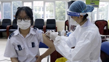 Bắc Giang: 2 học sinh nhập viện cấp cứu sau khi tiêm vaccine COVID-19