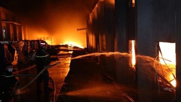 Đồng Nai: Cháy lớn trong đêm tại Khu công nghiệp Suối Tre