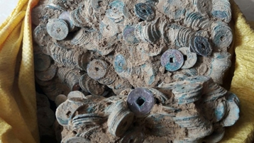 Quảng Trị: Phát hiện hũ tiền cổ nặng 27kg, niên đại cách đây 1.000 năm