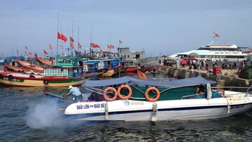 Huyện đảo Lý Sơn bị cô lập với đất liền suốt 10 ngày qua