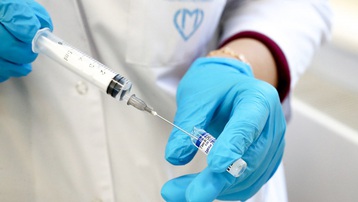 Nga bắt đầu tiêm vaccine Sputnik-M cho thanh thiếu niên cuối năm nay