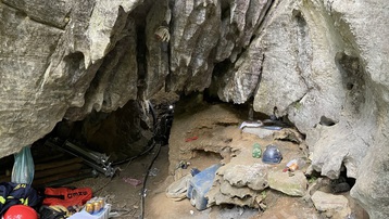 Bắc Kạn: Chưa thể tiếp cận 2 nạn nhân bị kẹt trong hang sâu