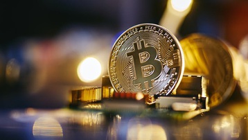 Giá Bitcoin ngày 14/12: Bitcoin lao dốc thảm, thổi bay hàng trăm tỷ USD