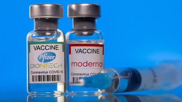 Vaccine COVID-19 có thể bị giảm hiệu quả với biến thể Omicron nếu không tiêm mũi tăng cường