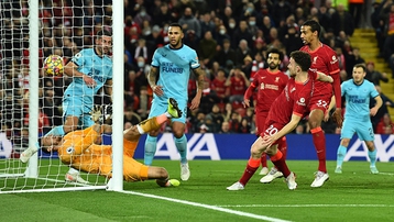 Kết quả bóng đá Liverpool 3-1 Newcastle: Liverpool bám sát Man City