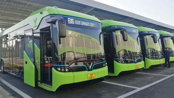 Xe buýt điện VinBus bắt đầu hoạt động ở Hà Nội