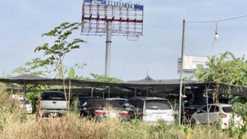 Hà Nội kiểm tra hàng loạt bãi xe tự phát 'bủa vây' sân bay Nội Bài