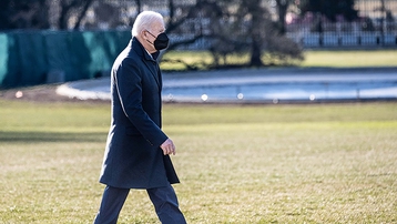 Tổng thống Biden đi chung chuyên cơ Không lực Một với nhân viên mắc COVID-19