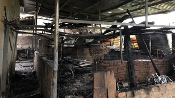 Hỏa hoạn thiêu rụi 2 ngôi nhà dân tại TP. Cao Bằng