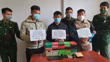 Lào Cai: Bắt giữ 3 đối tượng vận chuyển 40 bánh heroin