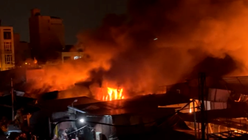 Dập tắt cháy lớn ở chợ vải Ninh Hiệp, Gia Lâm, Hà Nội