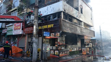 Quảng Ninh: Một cửa tiệm bánh ngọt bất ngờ bốc cháy dữ dội