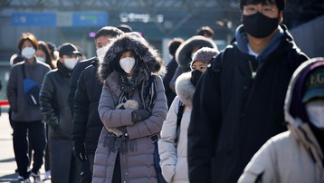 Hàn Quốc áp đặt trở lại quy định siết chặt phòng chống dịch COVID-19