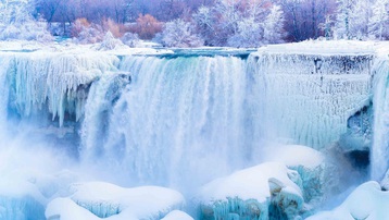 Vẻ đẹp của thác nước lớn nhất Bắc Mỹ trong băng tuyết