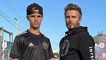 David Beckham diện đồ 'cực ngầu' bên con trai Romeo