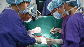 Bệnh viện Việt Đức ghép tim thành công cho bệnh nhi nhỏ tuổi nhất
