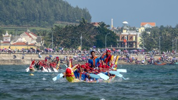 Lý Sơn tạm dừng lễ hội đua thuyền Tứ linh