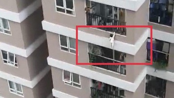 Rơi từ tầng 13 chung cư, bé gái may mắn thoát chết
