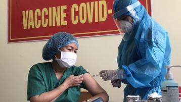 Đà Nẵng tiêm vaccine phòng Covid-19 cho 100 người đầu tiên