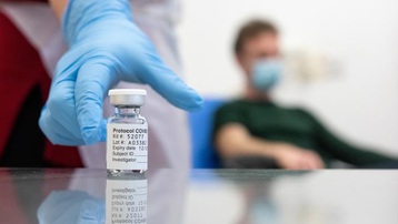 Pháp tạm dừng sử dụng vaccine AstraZeneca