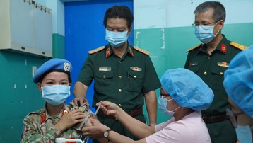 Bệnh viện Quân y 175 tiêm vaccine Covid-19 cho các quân nhân chuẩn bị nhận nhiệm vụ tại Nam Sudan