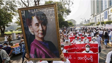 Biểu tình tiếp diễn tại Myanmar, bà San Suu Kyi bị cáo buộc thêm 2 tội danh mới
