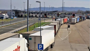 Cảnh sát Séc bắt giữ nhiều người di cư Afghanistan trốn trong xe tải