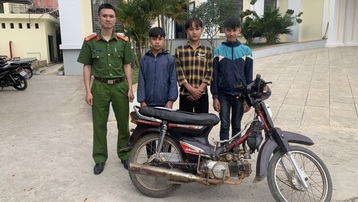 Ba học sinh ở Sơn La cướp giật điện thoại để mang về dùng